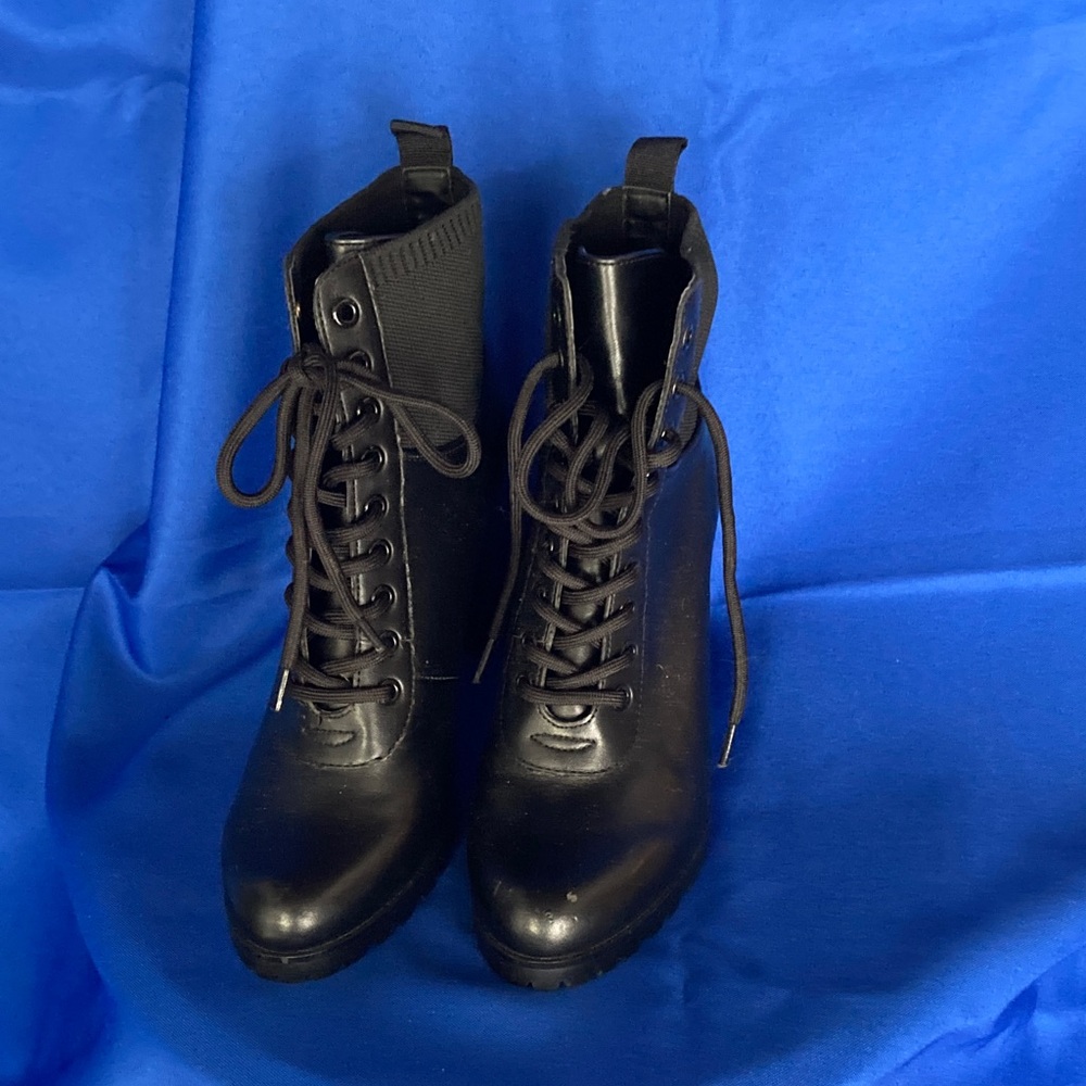 Le Chateau boots